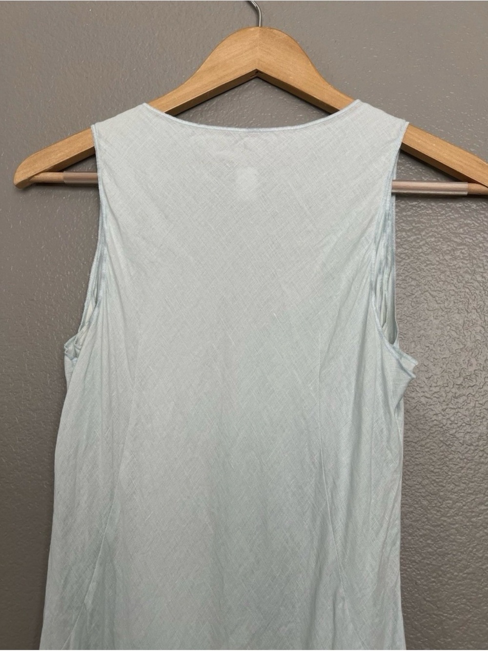 Banana Republic Black and Cream Brand Label Close-Up - Picture 11 of 16